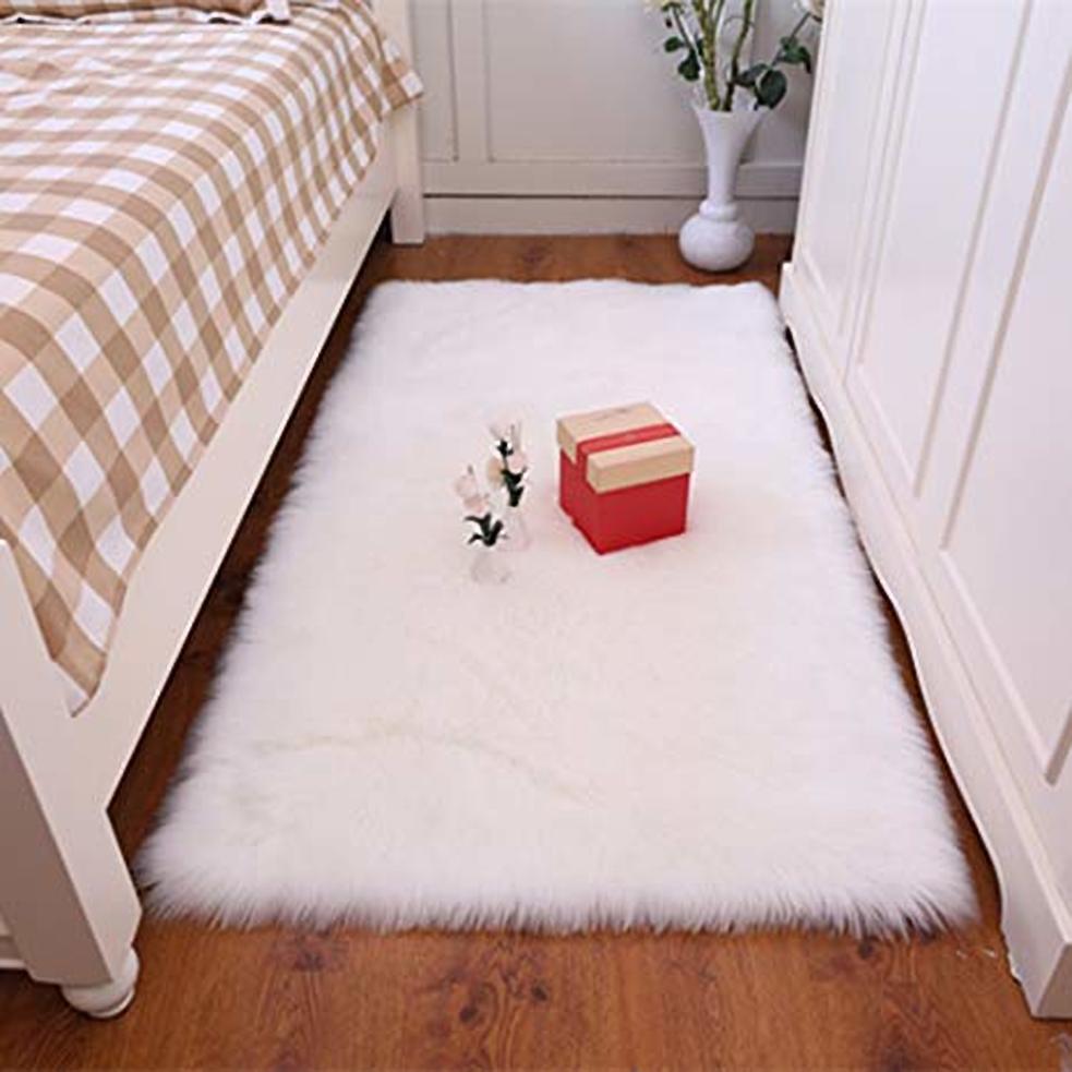 BED SIDE FLUFFY CARPET(OFF WHITE)